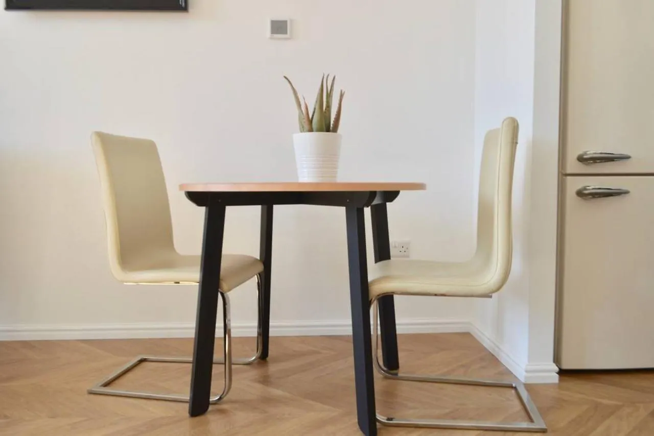 2 Bedroom Apartment In Pilton Edinburgh